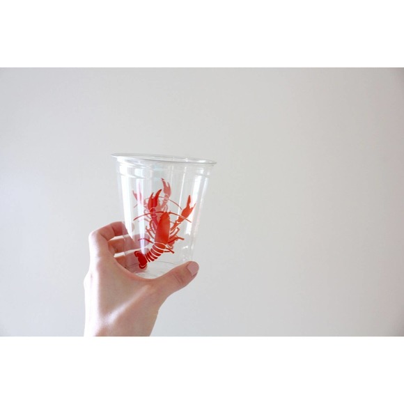 4 DISPOSABLE CLEAR PLASTIC LOBSTER CRAWFISH CUPS NEW - Picture 7 of 11